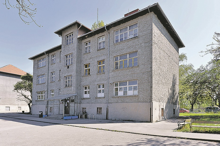 Zagreb, 090420.
Zagorska 16.
Umjetnicko plesna skola Silvije Hercigonje tesko ostecena u potresu, neupotrebljiva za dalji rad.
Na fotografiji: Umjetnicko plesna skola Silvije Hercigonje.
Foto: Damir Krajac / CROPIX
