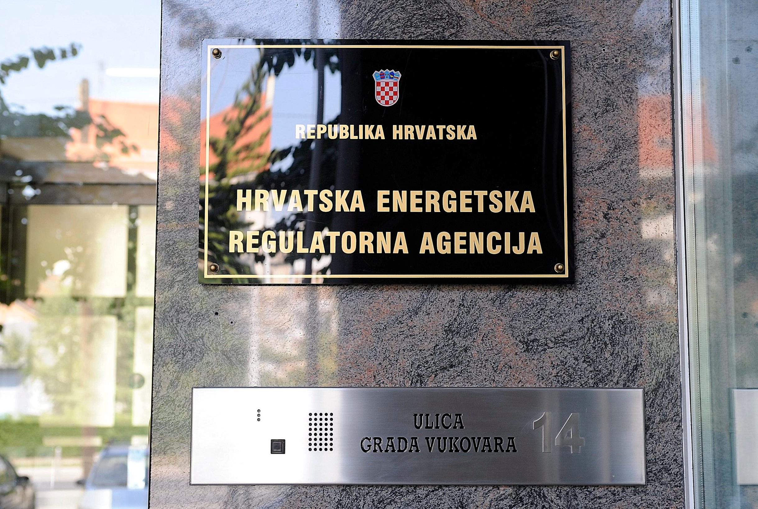 Zagreb, 280809.
Ulica Grada Vukovara 14, zgrada HERA-e (Hrvatska energetska regulatorna agencija). 
Na slici: zgrada HERA-e.
Foto: Damir Krajac / CROPIX