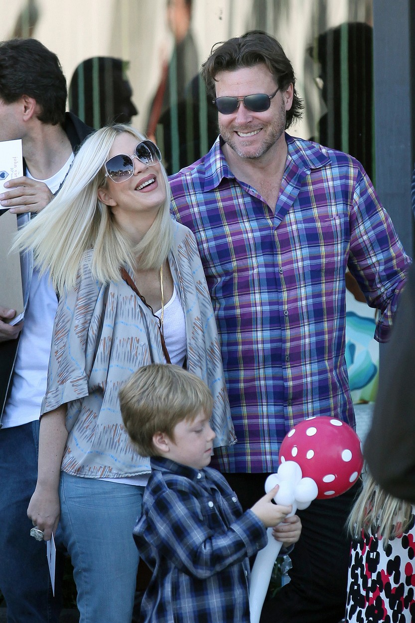 West Hollywood, CA - Tori Spelling and Dean McDermott attend the 'John Varvatos 10th Annual Stuart House Benefit' with their children Hattie, Finn, Liam, and Stella. The couple looked happy as they waited for the car at valet and posed for pictures with fans.

          March 10, 2013, Image: 155829624, License: Rights-managed, Restrictions: World Rights,World Rights, Model Release: no, Credit line: AKM Images / Backgrid USA / Profimedia