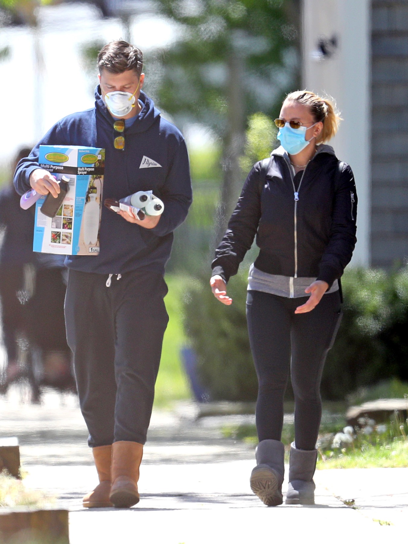 05/14/2020 EXCLUSIVE: Scarlett Johansson and Colin Jost are pictured running errands in The Hamptons, New York. The 35 year old actress wore a face mask, bomber jacket, black leggings, and grey Uggs. Jost, 37, also sported a face mask and Uggs paired with a sweatsuit., Image: 519360648, License: Rights-managed, Restrictions: Exclusive NO usage without agreed price and terms. Please contact sales@theimagedirect.com, Model Release: no, Credit line: TheImageDirect.com / The Image Direct / Profimedia