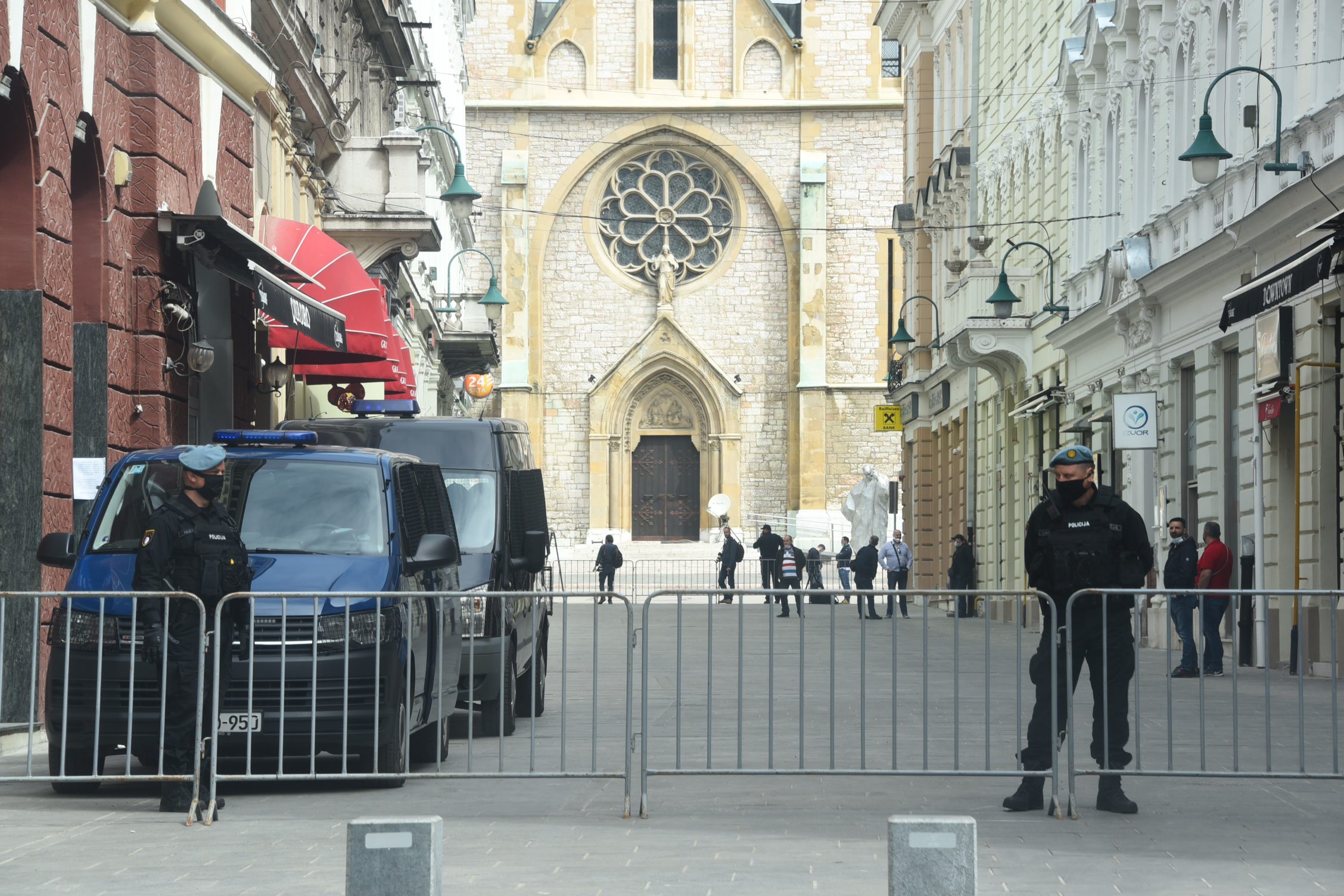Sarajevo, 160520.
Policija blokirala centar Sarajeva u blizini Katedrale Srca Isusova zbog odrzavanje mise za zrtve Bleiburga.
Foto: Dnevni avaz 