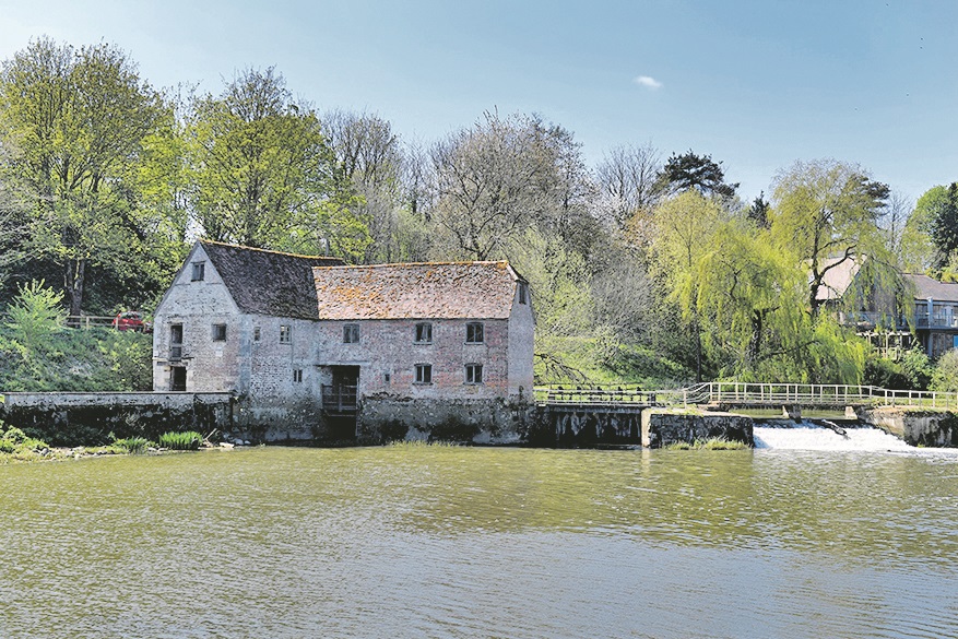 Back up and running during the Corona Virus - The 1000 year old Sturminster Newton Mill in Dorset, which was mentioned in the Domesday Book in 1086.

An historic water mill that witnessed the Black Death and the Plague has whirred back into production to help meet demand of wheat during the coronavirus pandemic.

Sturminster Newton Mill in Dorset was mentioned in the Domesday Book in 1086 and years later inspired Victorian author Thomas Hardy.

Today the picturesque building on the banks of the River Stour survives as a working tourist attraction that sells its flour to visitors.

But with tourists in lockdown, millers Pete Loosmore and Imogen Bittner have turned it back into commercial production., Image: 513948662, License: Rights-managed, Restrictions: , Model Release: no, Credit line: ZacharyCulpin / BNPS / Profimedia