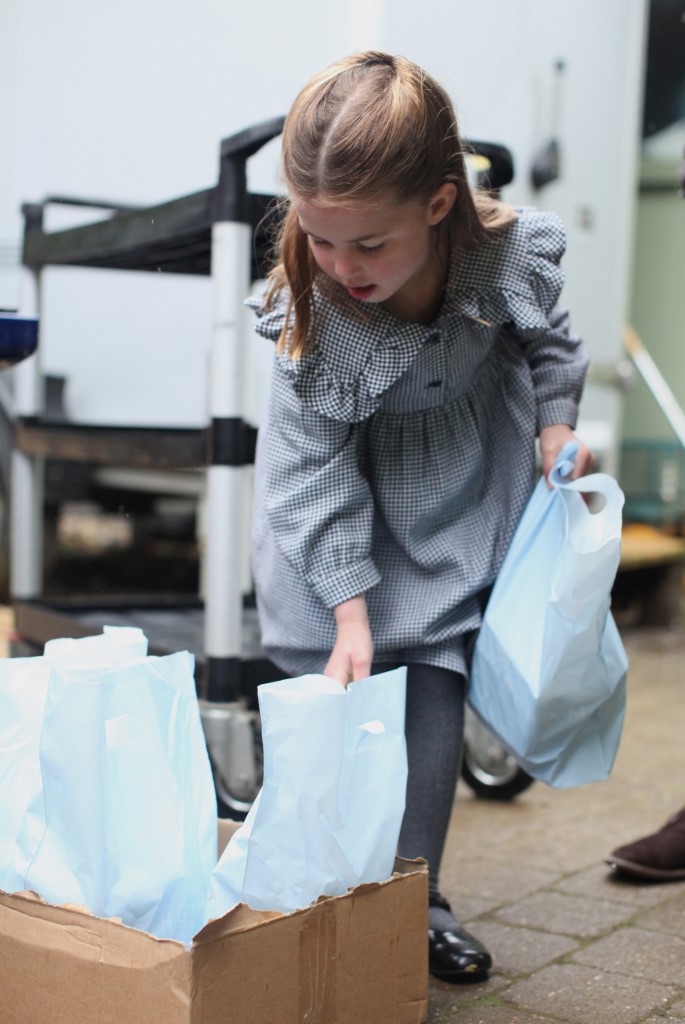 A handout picture released by the Duke and Duchess of Cambridge on May 1, 2020 to celebrate the fifth birthday of Princess Charlotte shows Princess Charlotte helping to pack up and deliver food packages for isolated pensioners in Kings Lynn in April. (Photo by The Duchess of Cambridge / DUKE AND DUCHESS OF CAMBRIDGE / AFP) / RESTRICTED TO EDITORIAL USE - MANDATORY CREDIT 