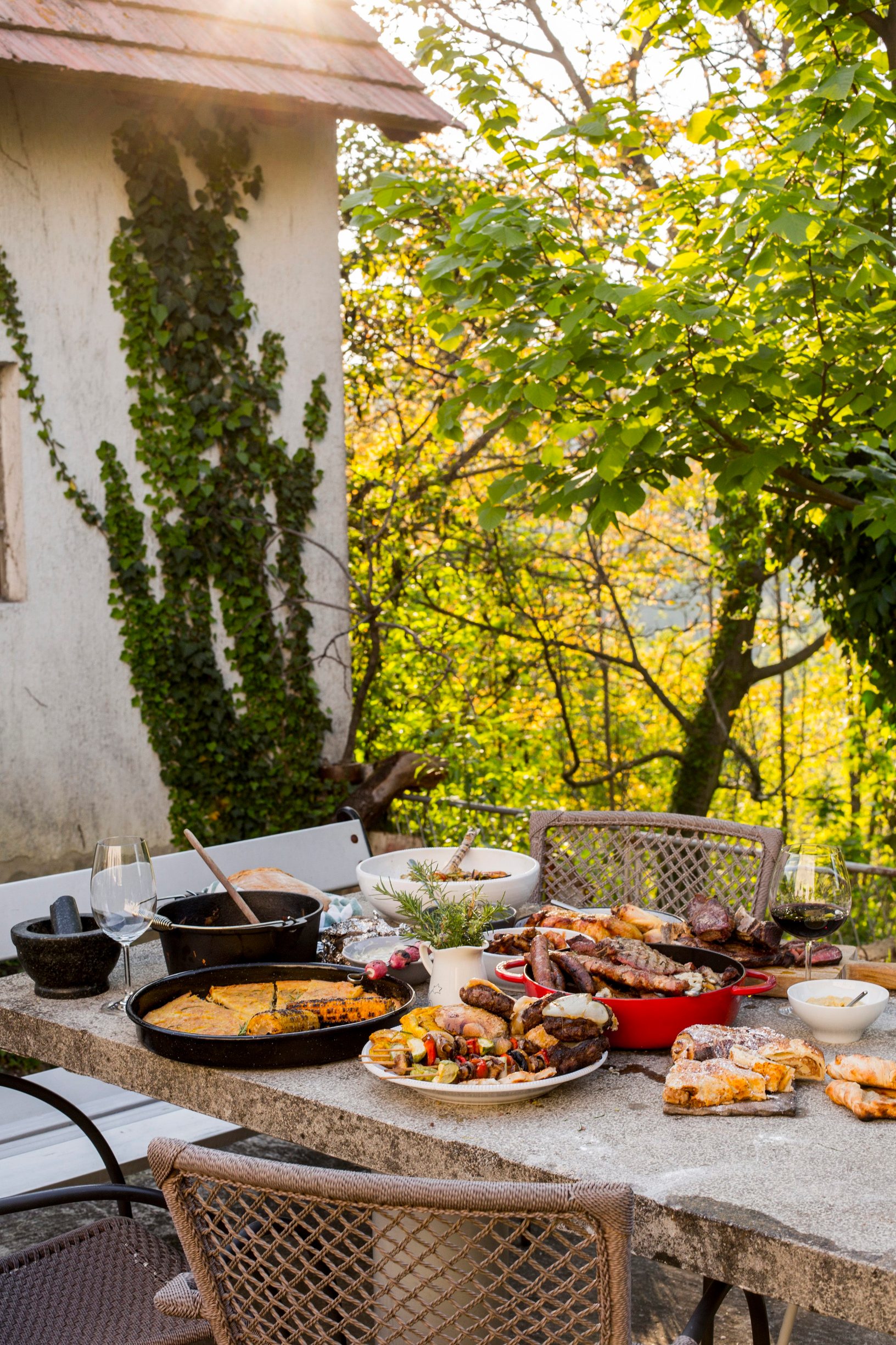 Zagreb, 240420
Vrste rostilja i priprema jela prema receptima Zorana Simunica iz Gastronomada.
Foto: Berislava Picek/ CROPIX