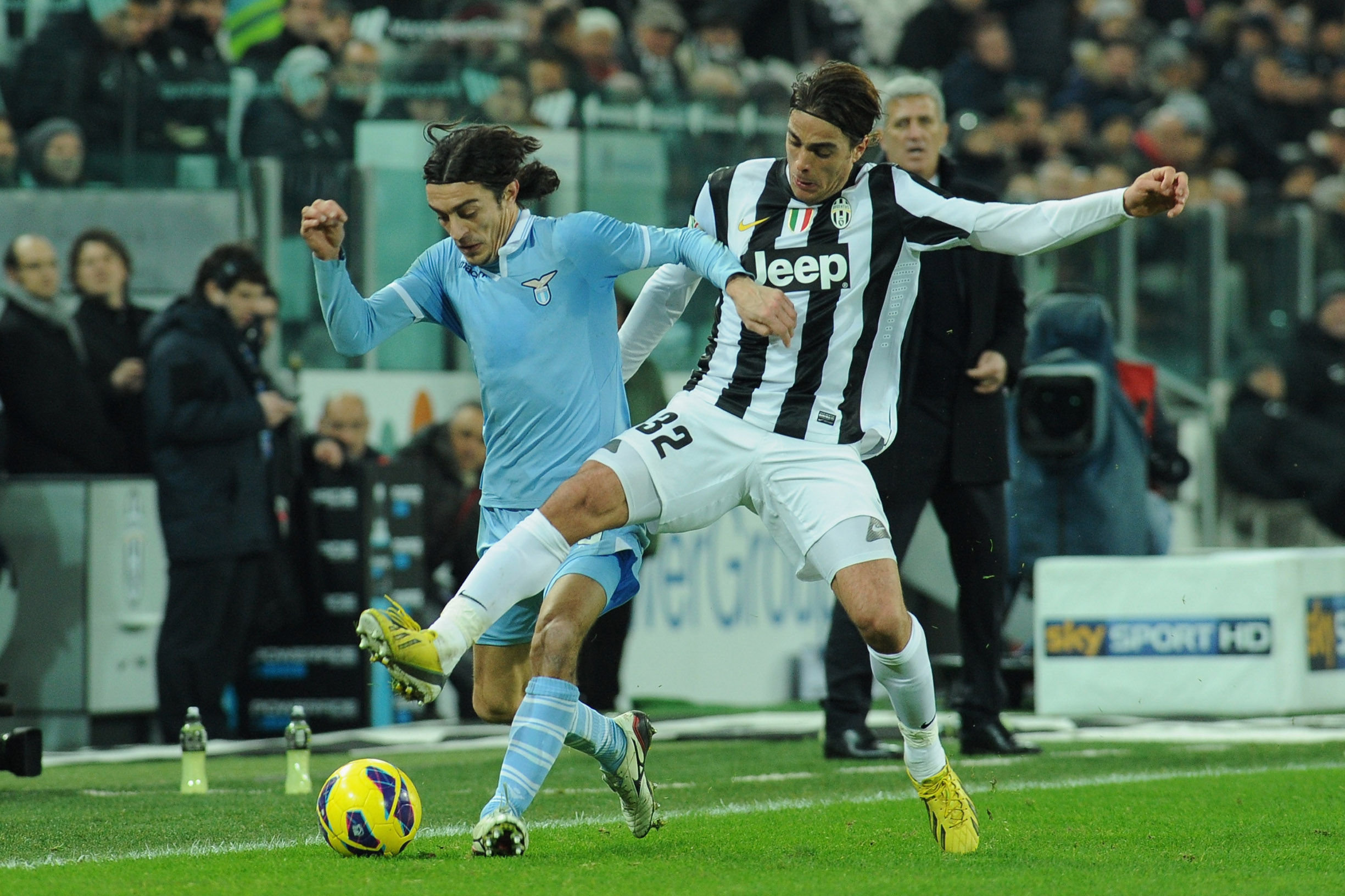 TURIN, ITALY - JANUARY 22: Sergio Floccari (L) of S.S. Lazio is challenged by Alessandro Matri of Juventus FC during the TIM cup match between Juventus FC and S.S. Lazio at Juventus Arena on January 22, 2013 in Turin, Italy. (Photo by Valerio Pennicino/Getty Images)