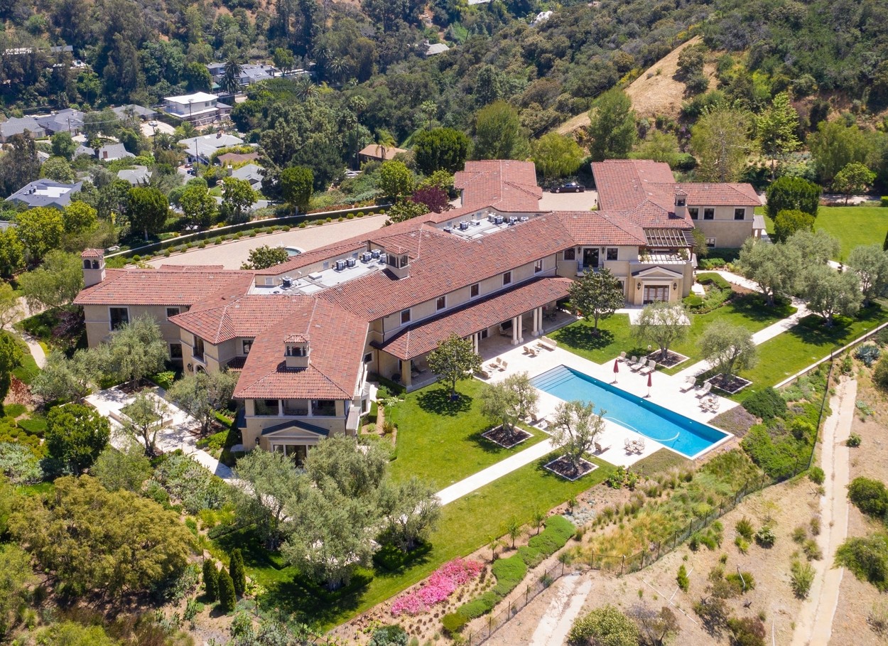 Beverly Hills, CA  - Aerial views of Meghan Markle and Prince Harry living in Tyler Perry's  Million Beverly Hills Mansion.

BACKGRID USA 7 MAY 2020, Image: 517850286, License: Rights-managed, Restrictions: , Model Release: no, Credit line: Clint Brewer Photography / BACKGRID / Backgrid USA / Profimedia