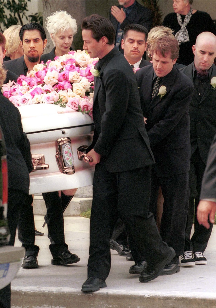 Non excl.       Keanu Reeves at the funeral of exgirlfriend Jennifer
Syme who died last week in a car accident.The funeral took place at the Good
Shepherd church in Beverly Hills.She was buried at the Westwood village mortuary,
beside the child they lost in December 1999.,Image: 17857664, License: Rights-managed, Restrictions: , Model Release: no, Credit line: - / Backgrid USA / Profimedia