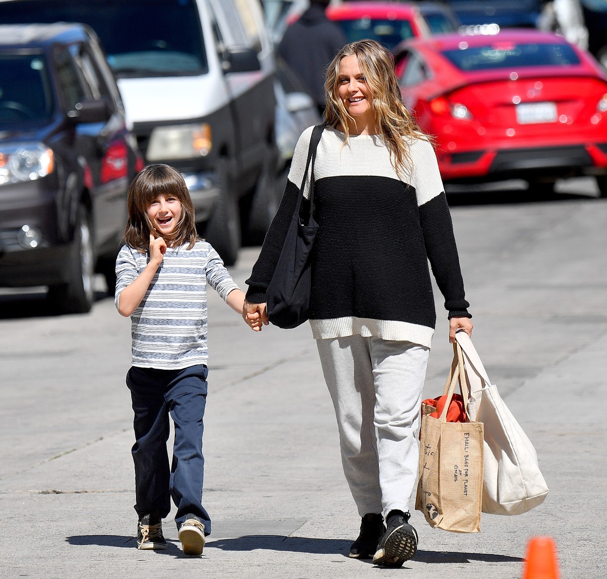 EXCLUSIVE: Newly Single Alicia Silverstone puts on a brave face as she and her son Bear spend some time at a farmer's market in Los Angeles. Alicia, who just announced she and her husband of 13 years had split. She put smile on her face though, as she walked hand in hand with her 6 year old son Bear. They picked fresh produce and were seen sitting and eating food with friends.
04 Mar 2018,Image: 365287154, License: Rights-managed, Restrictions: World Rights, Model Release: no