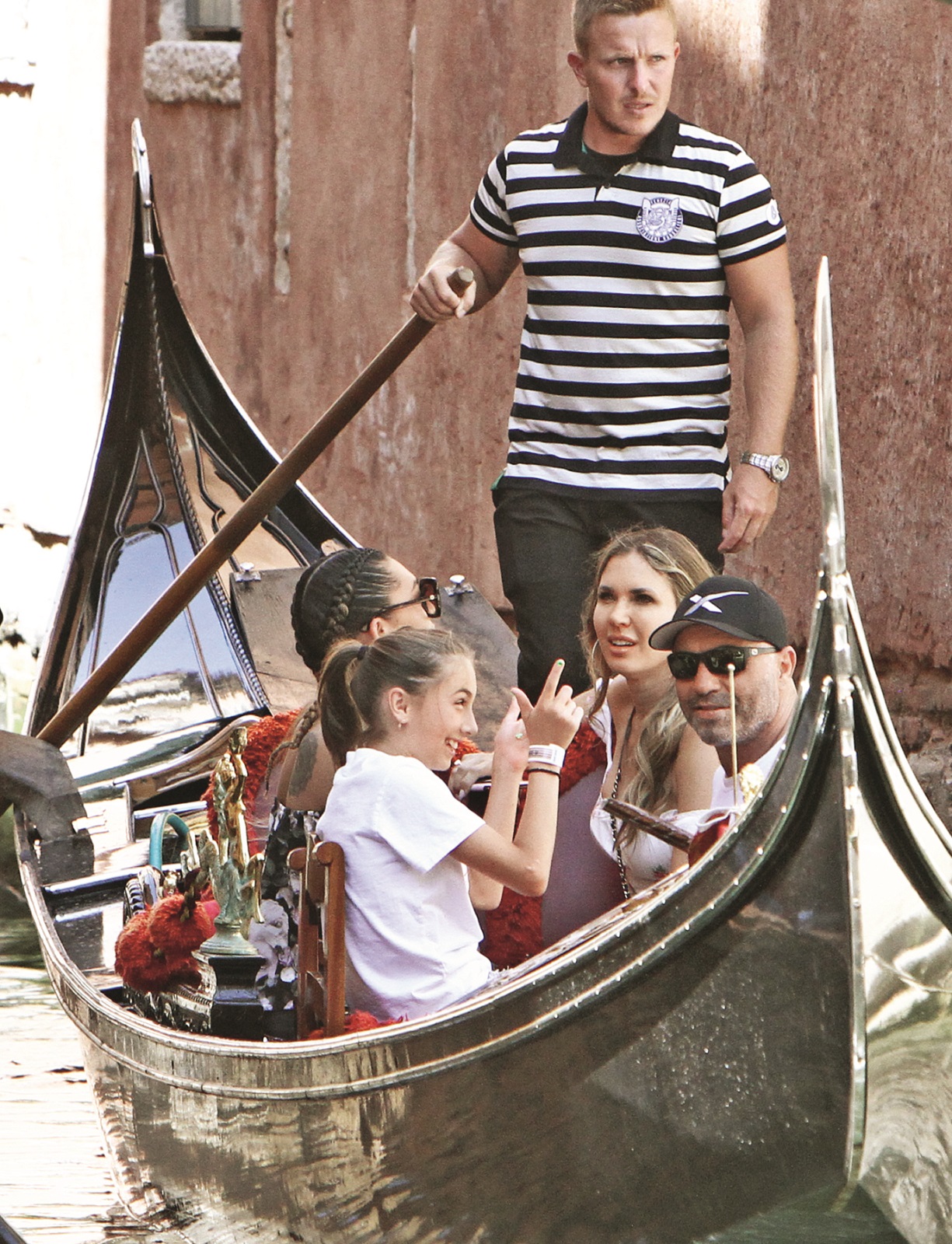 EXCLUSIVE: Joe Rogan with his family take a romantic gondola ride in Venice.
14 Jul 2019,Image: 458719677, License: Rights-managed, Restrictions: World Rights, Model Release: no