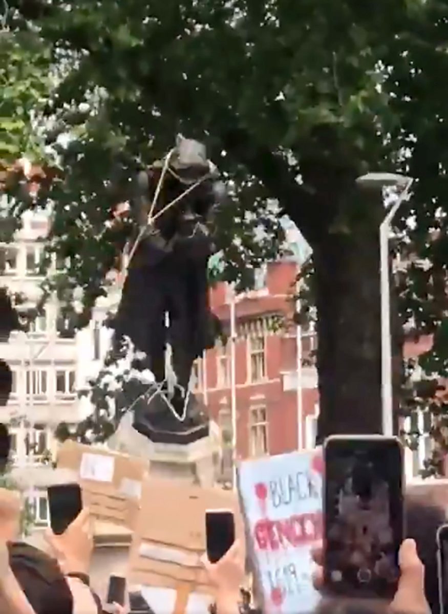 EDITORS NOTE: Graphic content / This still image taken from a June 7, 2020, video courtesy of William Want (@willwantwrites) via Twitter, shows protesters pulling down a statue of slave trader Edward Colston in Bristol, south west England, during a demonstration organised to show solidarity with the Black Lives Matter movement in the wake of the killing of George Floyd, an unarmed black man who died after a police officer knelt on his neck in Minneapolis. - British protesters tore down the statue of a renowned slave trader and threw it in the harbour on the second day of weekend protests against George Floyd's death. Footage shot by a witness showed a few dozen people tie a rope around the neck of Edward Colston's statue and bring it to the ground in the southwestern city of Bristol. (Photo by - / various sources / AFP) / RESTRICTED TO EDITORIAL USE  MANDATORY CREDIT «  AFP PHOTO / Twitter / William Want/@willwantwrites  » - NO MARKETING NO ADVERTISING CAMPAIGNS  DISTRIBUTED AS A SERVICE TO CLIENTS  - NO ARCHIVE -