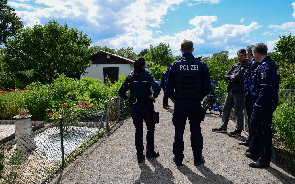 Police stand in front of a summer-house, where sexual abuse of  chidren, aged five, 10 and 12 years old, are suspected to have taken place in Muenster, western Germany on June 6, 2020. - Eleven people have been arrested in Germany on suspicion of sexually abusing children and filming their actions, police said. Hard disks containing up to 500 terabytes of data, including videos and photos, were seized from the cellar of a 27-year-old man from the western city of Muenster. (Photo by Ina FASSBENDER / AFP)