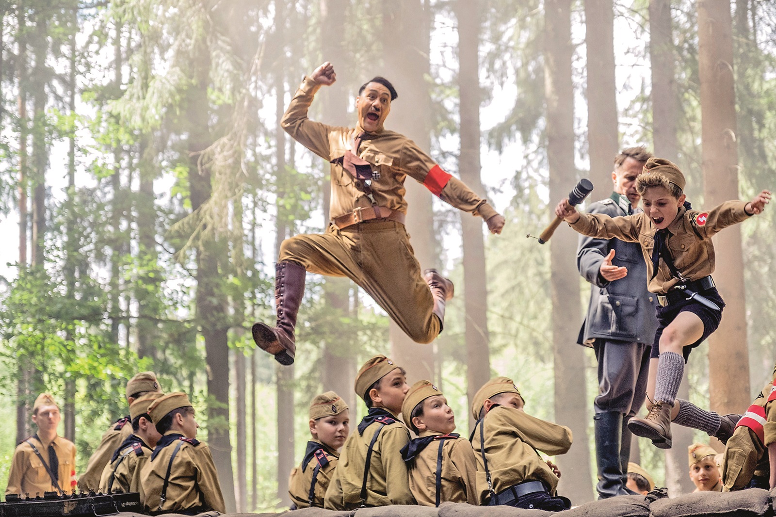 JOJO RABBIT, from left: Taika Waititi, Roman Griffin Davis, 2019. ph: Kimberly French / TM & copyright © Fox Searchlight Pictures. All rights reserved. / courtesy Everett Collection