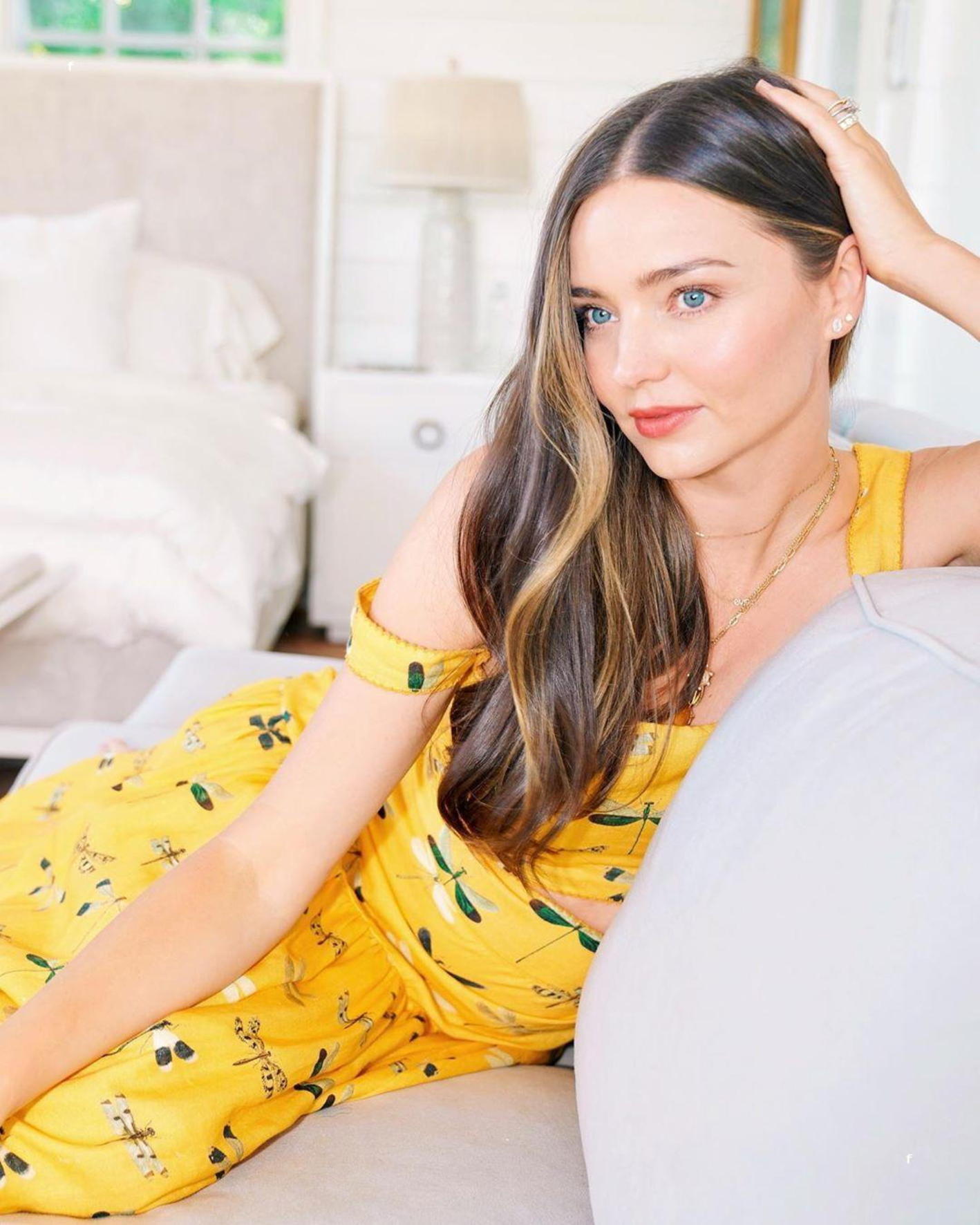 Miranda Kerr (mirandakerr / 03.08.2020): Happy Monday from the Manhattan Sofa Love how soft this fabric is #MirandaKerrHome,Image: 549747502, License: Rights-managed, Restrictions: , Model Release: no, Credit line: face to face / Face to Face / Profimedia