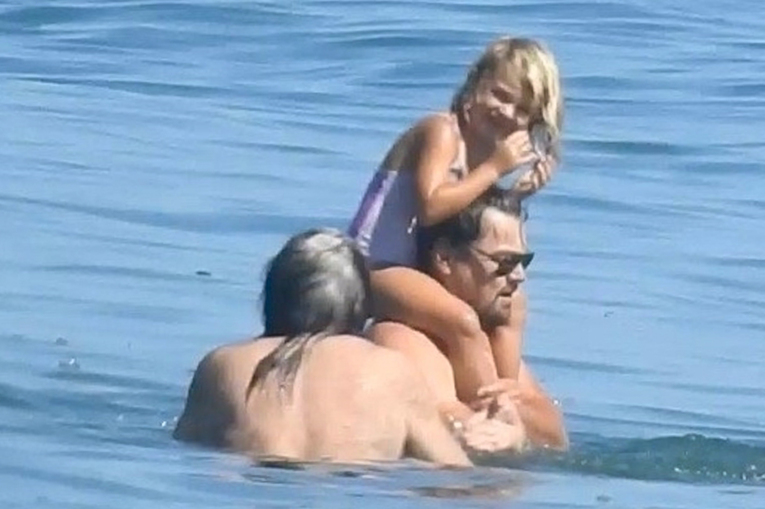 Malibu, CA  - *EXCLUSIVE*  - Leonardo DiCaprio cools off in the ocean while enjoying a fun summer day at the beach with his family in Malibu.

BACKGRID USA 14 AUGUST 2020,Image: 552613286, License: Rights-managed, Restrictions: , Model Release: no, Credit line: RMBI / BACKGRID / Backgrid USA / Profimedia