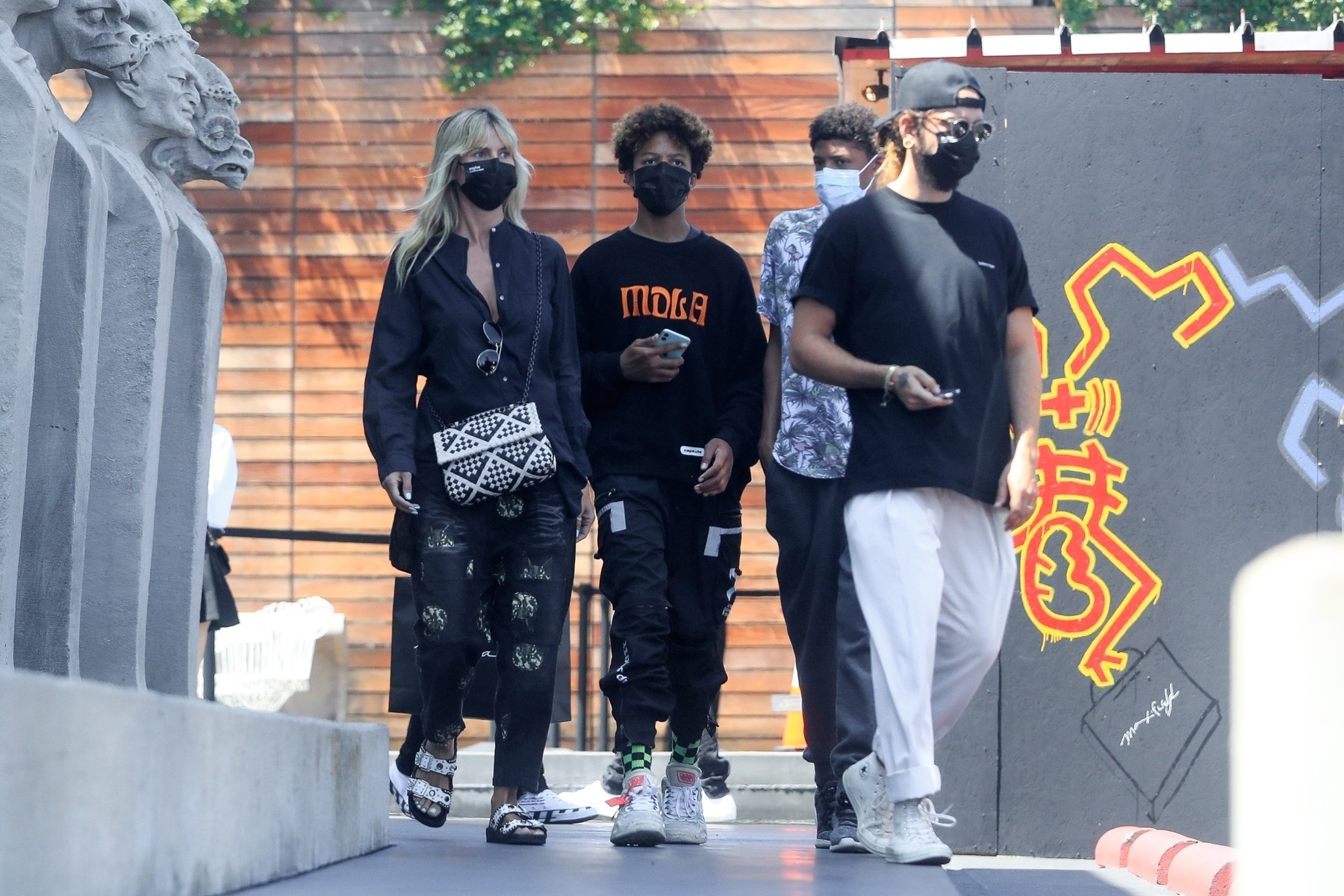 West Hollywood, CA  - *EXCLUSIVE*  - Heidi Klum was spotted shopping at Maxfield with her two boys Johan and Henry, along with boyfriend Tom Kaulitz, at Maxfield West Hollywood.

BACKGRID USA 22 JULY 2020,Image: 546162880, License: Rights-managed, Restrictions: , Model Release: no, Credit line: BACKGRID / Backgrid USA / Profimedia