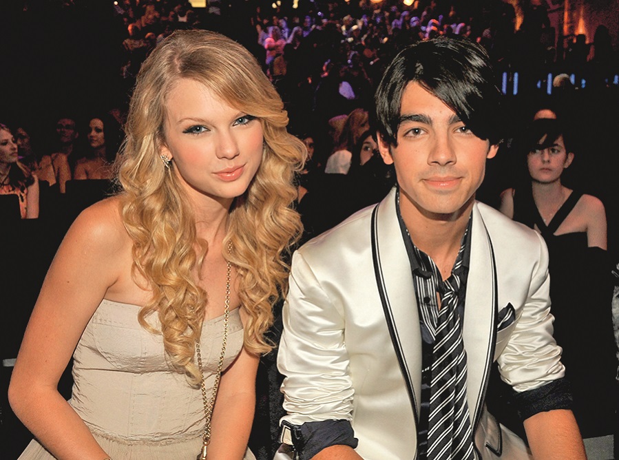LOS ANGELES, CA - SEPTEMBER 07:  Singers Taylor Swift and Joe Jonas at the 2008 MTV Video Music Awards  at Paramount Pictures Studios on September 7, 2008 in Los Angeles, California.  (Photo by Jeff Kravitz/FilmMagic) 