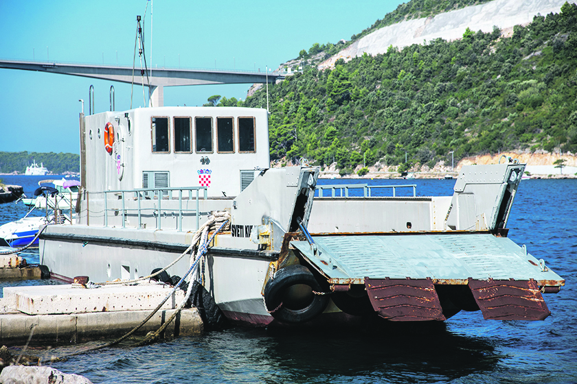 Dubrovnik, 080920.
Ivo Segovic, vlasnik je broda Sv.Kuzma koji se koristi za ciscenje otpada u moru.
Foto: Tonci Plazibat / CROPIX

