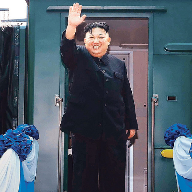 Poseban vlak za lidera Sjeverne Koreje (na fotografiji) je sredstvo kojim su najviše voljeli putovati njegovi otac i djed, a sada i Kim. Nema dovoljno dobar zrakoplov
