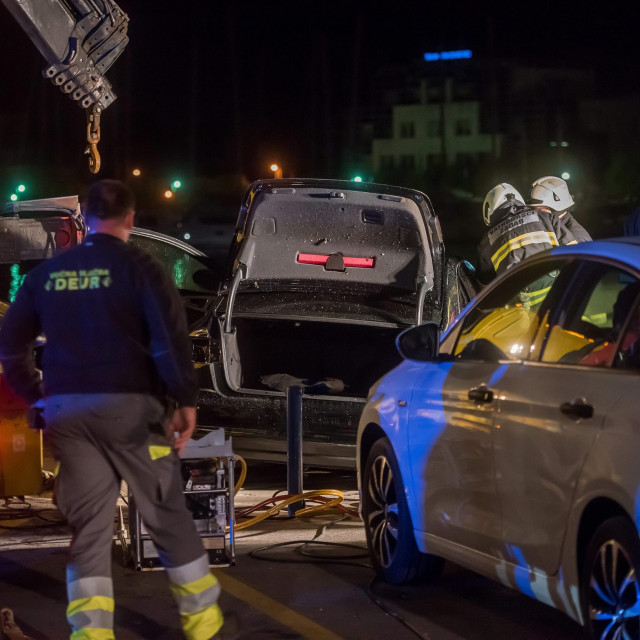 Zadar: pri izljetanju automobila sa prometnice na Liburnskoj obali u more, smrtno je stradalo dvoje mladih ljudi, a još dvoje je u teškom stanju prebačeno u OB Zadar