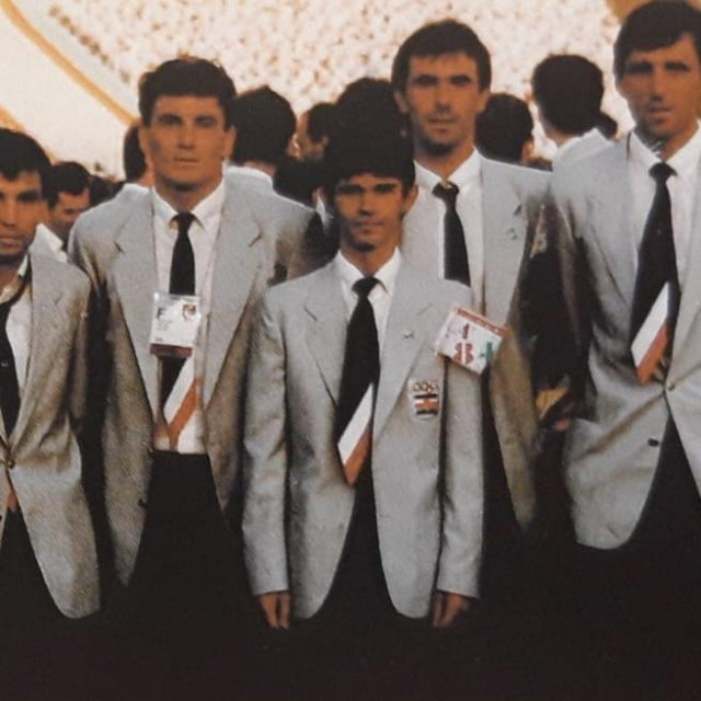 Dario Vidošević (treći zdesna)