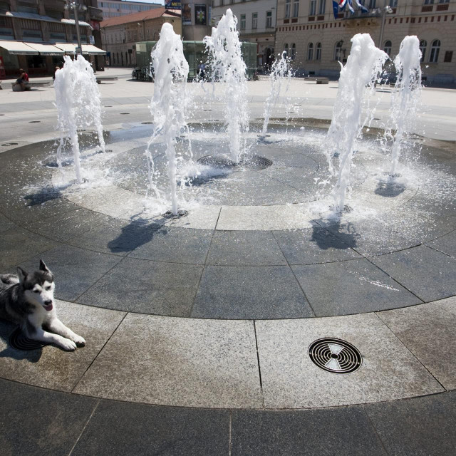 Fontana na Trgu Ante Starčevića u centru Osijeka.