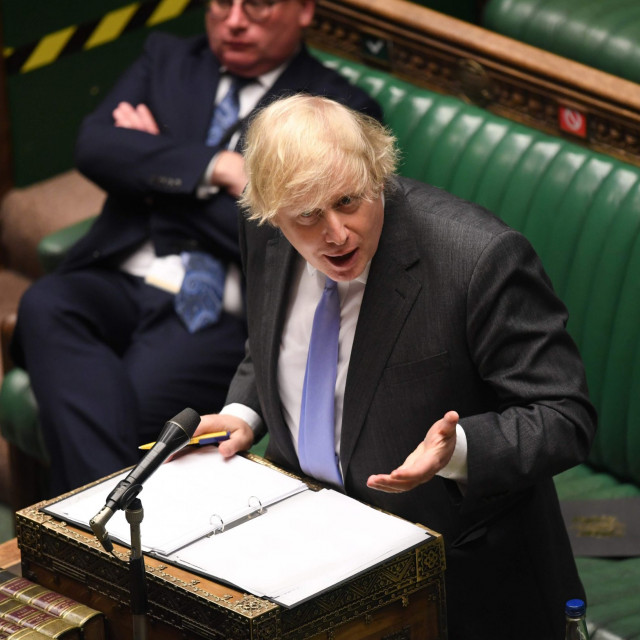 Britanski premijer Boris Johnson nije proša bez kritika zbog novih mjera otvaranja gospodarstva, iako su ih mnogi jedva dočekali da mogu ponovno otići u pub ili restoran