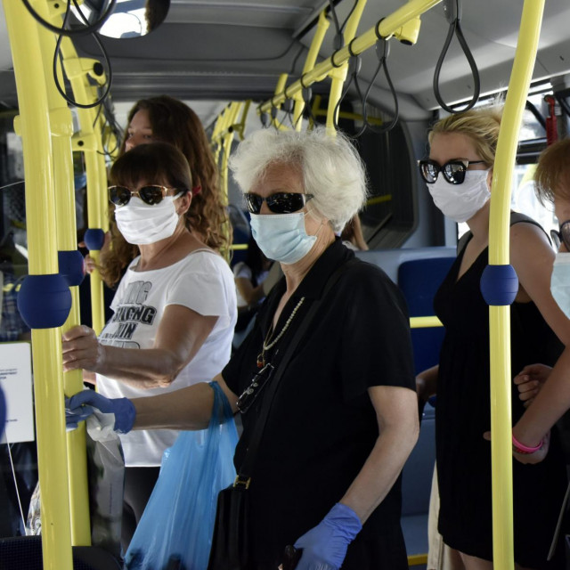 Nošenje zaštitnih maski obavezno je u javnom prijevozu