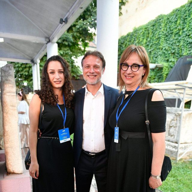 Zagreb, 050720.<br />
Arheoloski muzej.<br />
Pracenje rezultata parlamentarnih izbora 2020. godine u stozeru HDZ stranke.<br />
Na fotografiji: Gordan Jandrokovic, predsjednik hrvatskog sabora s suprugom i kceri<br />