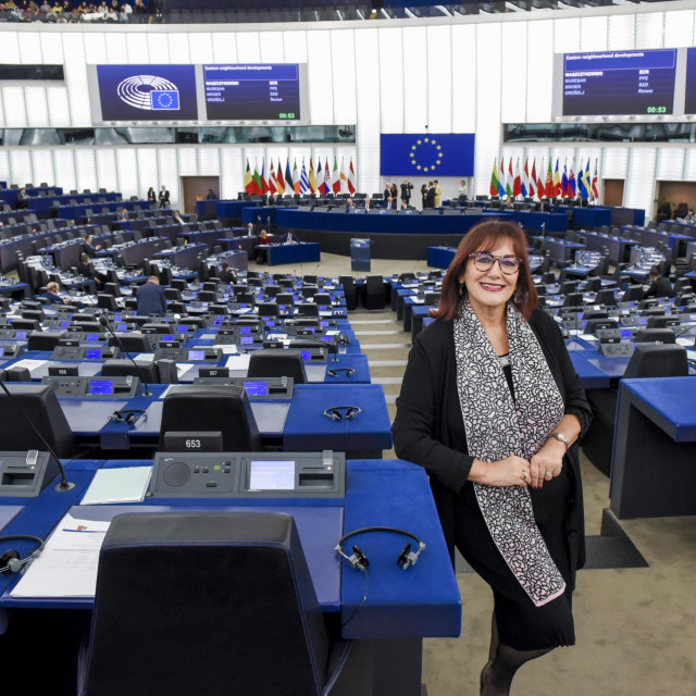 Dubravka SUICA in the EP in Strasbourg