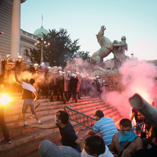 Sukob prosvjednika i policije u Beogradu