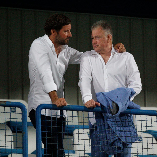 Ferenc Sakalj (desno) novi predsjednik i Ivan Meštrović stari predsjednik NK Osijeka