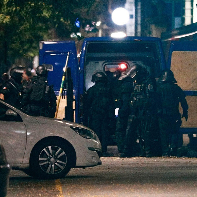 Policija ispred banke u Le Havreu