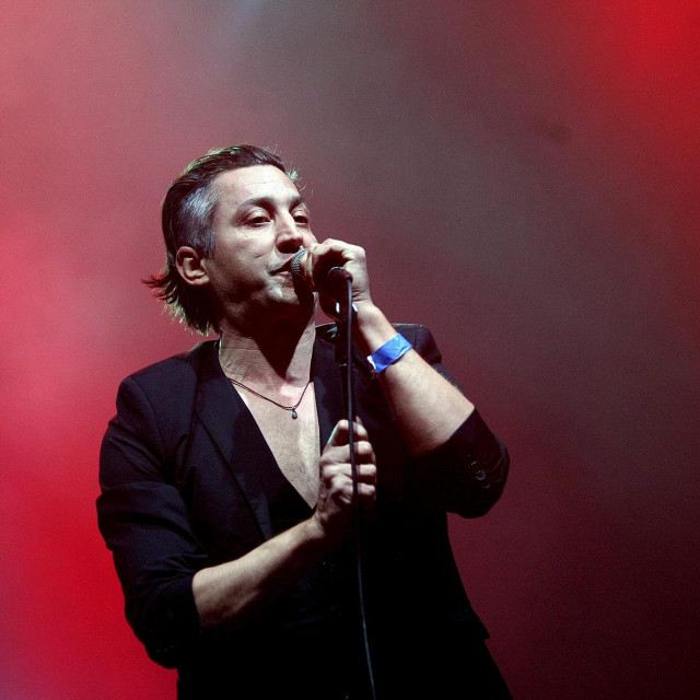 Zagreb, 301118.<br />
Velika dvorana Doma Sportova.<br />
14. Pozitivan koncert u organizaciji HUHIV i LAA-a povodom svjetskog dana AIDS-a (1.prosinca). Pozitivan koncert traje dva dana a veceras su nastupili Editors, Nipplepeople, Jonathan i Bojana Vunturisevic.<br />
Na fotografiji: Jonathan.<br />