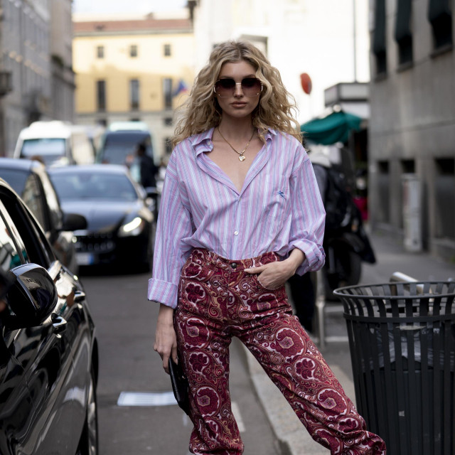Manekenka Elsa Hosk u prugastoj košulji