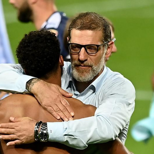 Slaven Bilić u zagrljaju s Matheusom Pereirom