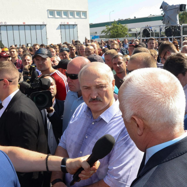 Lukašenko tijekom posjete tvornici traktora u Minsku