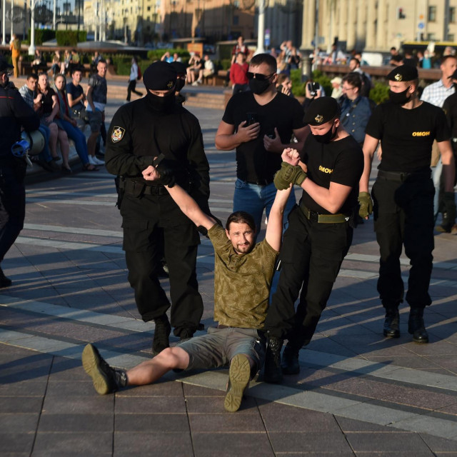 Hapšenje prosvjednika u Minsku
