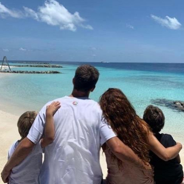 Gerard Pique s obitelji na Bahamima