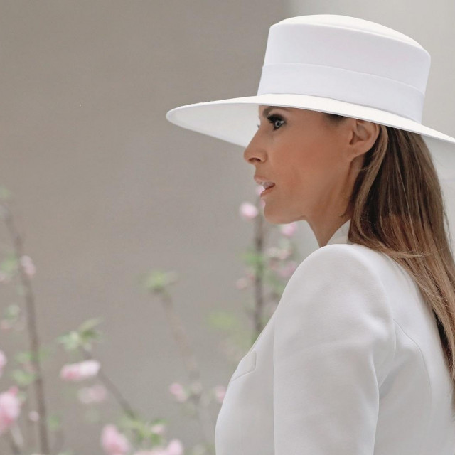 WASHINGTON, DC - April 24: First Lady Melania Trump tours the National Gallery of Art on April 24, 2018 in Washington, DC. President Donald Trump is hosting French President Emmanuel Macron for the first state visit of his presidency. (Photo by Aaron P. Bernstein/Getty Images)