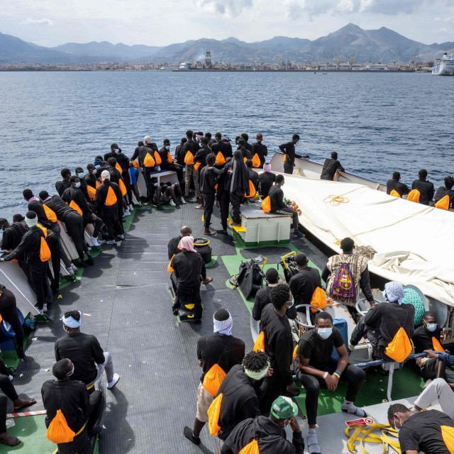 Spašeni migranti na brodu