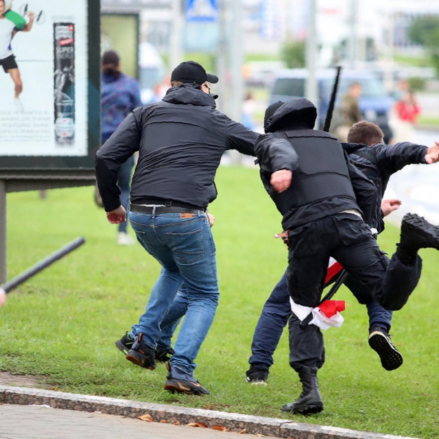 Hapšenje prosvjednika u Minsku