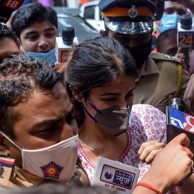 Rhea Chakraborty dolazi na ispitivanje u policijsku postaju