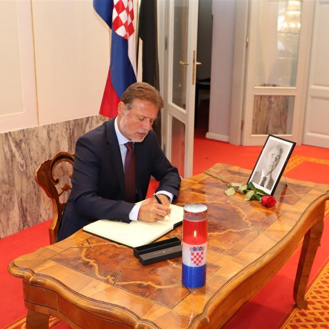 Gordan Jandroković se upisao u knjigu žalosti u povodu smrti Žarka Domljana