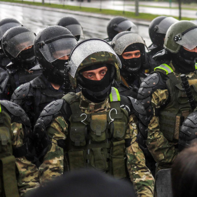 Bjeloruska policija tijekom prosvjeda u Minsku