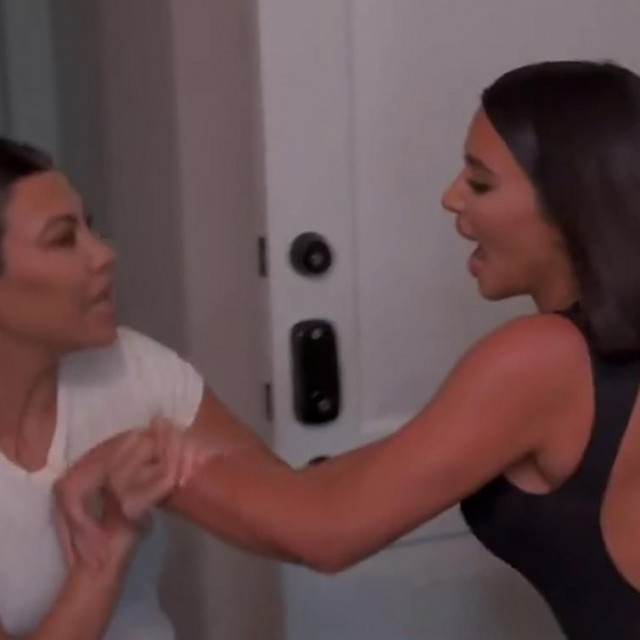 Kourtney Kardashian i Kim Kardashian