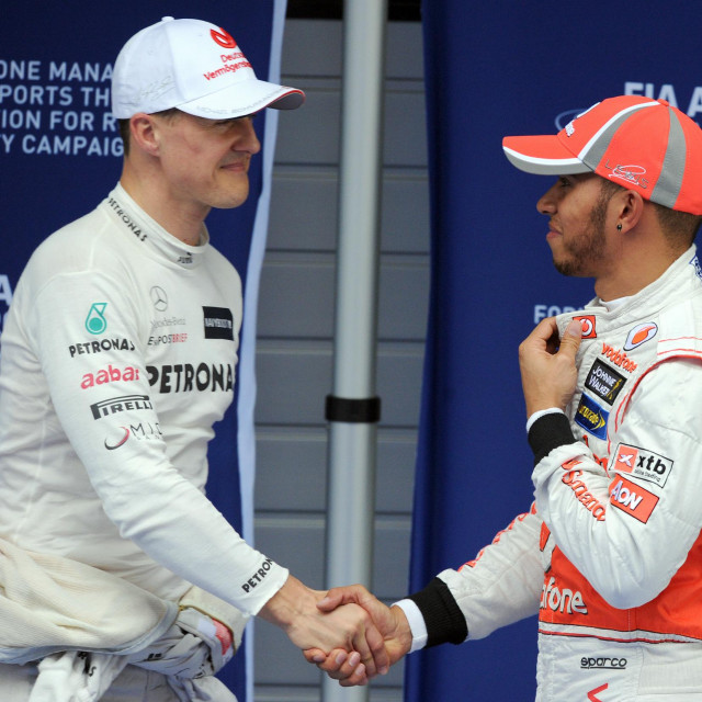 Michael Schumacher i Lewis Hamilton u travnju 2012. godine