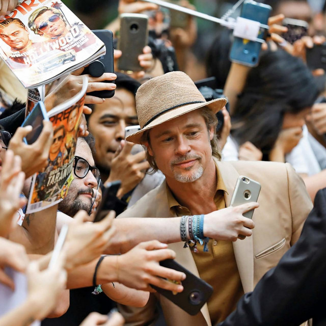 MEXICO CITY, MEXICO - AUGUST 12: Brad Pitt signs autographs and takes selfies with fans during the ”Once Upon A Time In Hollywood” Mexico City premiere red carpet at Toreo Parque Central on August 12, 2019 in Mexico City, Mexico. (Photo by Victor Chavez/Getty Images)