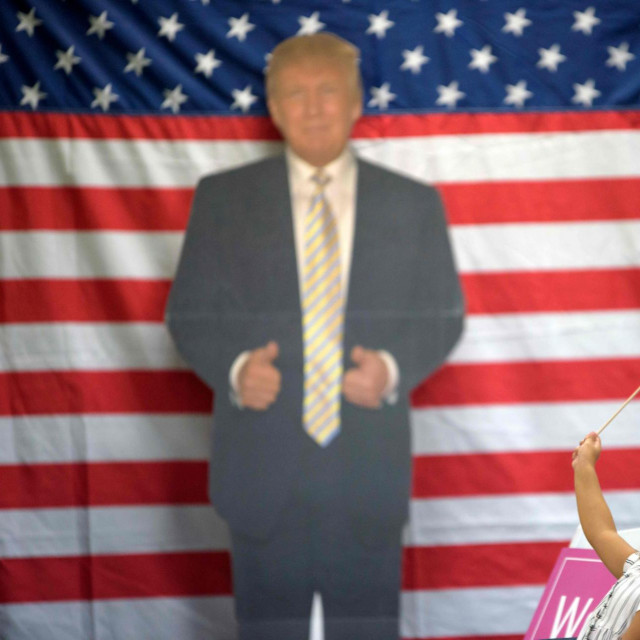 Kartonska lutka Donalda Trumpa u uredu Trumpove predsjedničke kampanje u Katyju u Teksasu