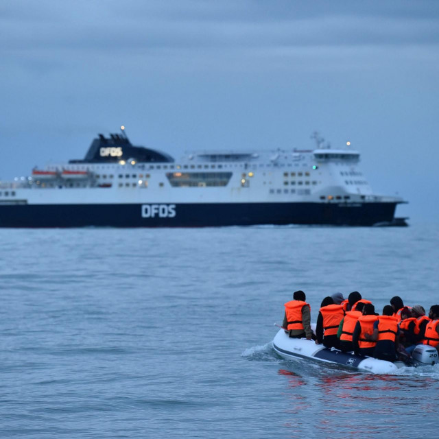 Migranti prelaze La Manche
