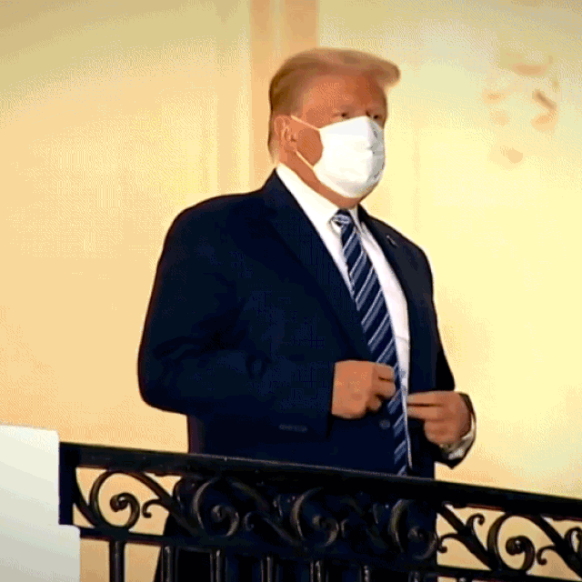 Trump skida masku